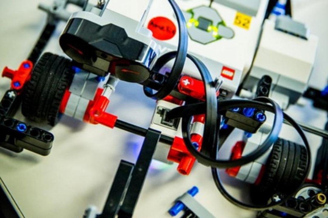 ΔΕΛΤΙΟ ΤΥΠΟΥ: Ενημερωτική εκδήλωση καθηγητών και γονέων σχετικά με τα προγράμματα Ρομποτικής