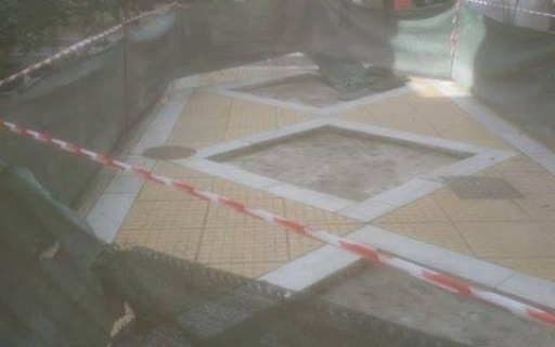 ΔΕΛΤΙΟ ΤΥΠΟΥ: Άμεση αποκατάσταση σπασμένων πλακών στην πλατεία Νέας Σμύρνης