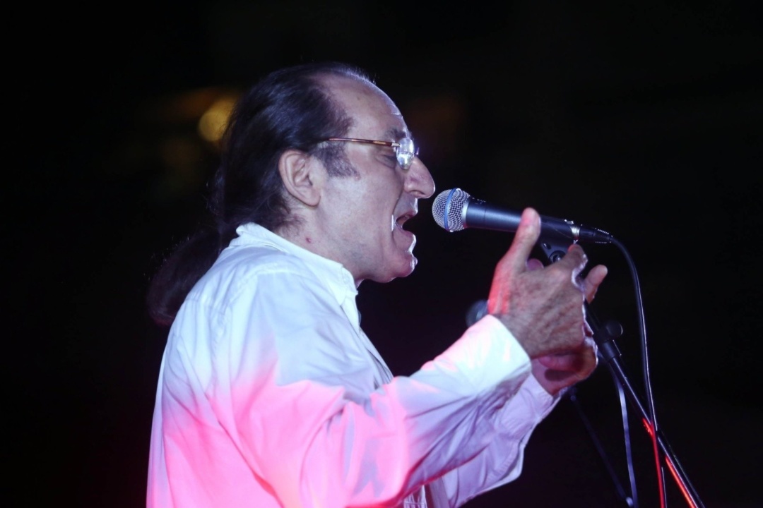 ΑΝΑΚΟΙΝΩΣΗ: «Τραγουδάμε για τα σύμβολα της Σμύρνης» – Πασχάλης Τόνιος & «Εστουδιαντίνα Νέας Σμύρνης»