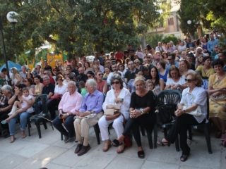 Τη γιορτή τίμησαν με την παρουσία τους γονείς των μικρών μαθητών και πλήθος δημότες μας