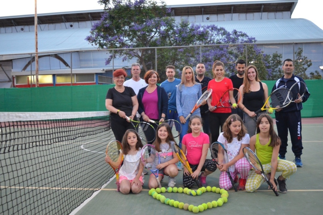 ΔΕΛΤΙΟ ΤΥΠΟΥ: Ολοκληρώθηκαν τα μαθήματα tennis που υλοποιεί ο Δήμος μας – Ραντεβού τον Σεπτέμβριο