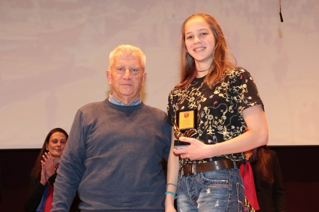 ΔΕΛΤΙΟ ΤΥΠΟΥ: Ο ΕΡΑΣΙΤΕΧΝΗΣ ΠΑΝΙΩΝΙΟΣ ΕΚΟΨΕ ΤΗΝ ΠΙΤΑ ΤΟΥ ΚΑΙ ΒΡΑΒΕΥΣΕ ΤΟΥΣ ΑΘΛΗΤΕΣ ΤΟΥ