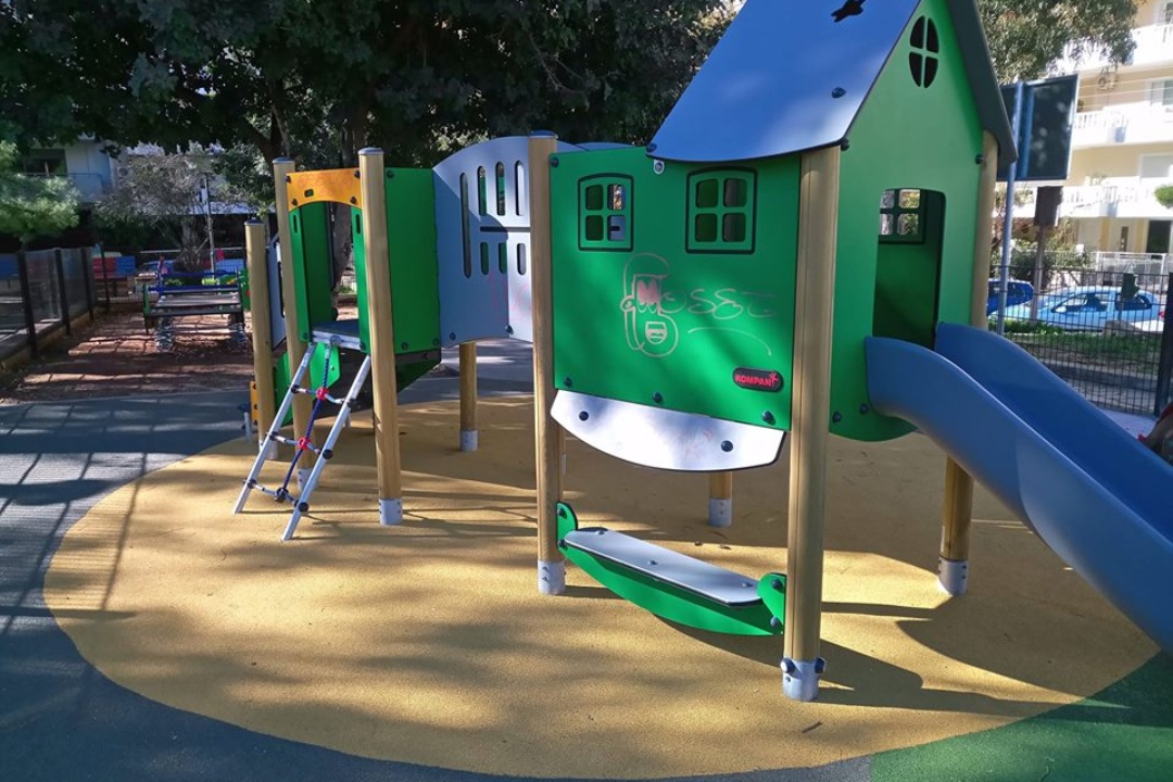 ΑΝΟΙΓΟΥΝ ΤΗΝ ΠΑΡΑΣΚΕΥΗ ΟΙ ΠΑΙΔΙΚΕΣ ΧΑΡΕΣ ΤΗΣ ΝΕΑΣ ΣΜΥΡΝΗΣ