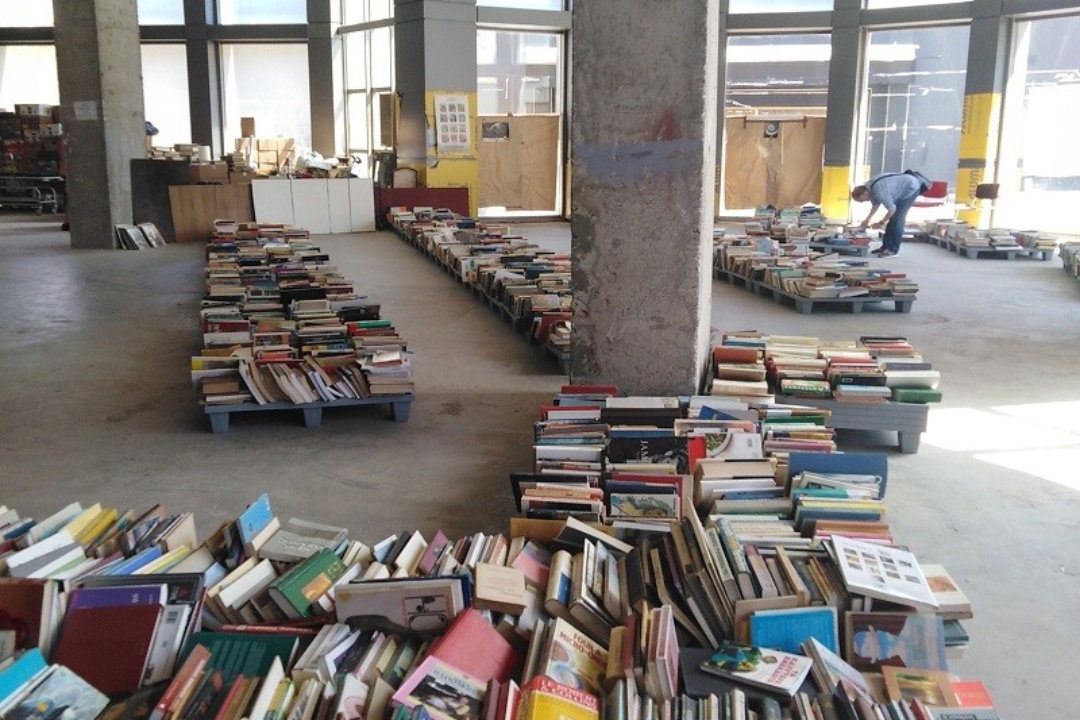 ΔΩΡΕΑ ΒΙΒΛΙΩΝ ΚΑΙ ΡΟΥΧΩΝ ΣΕ ΑΣΤΕΓΟΥΣ ΚΑΙ ΠΟΛΥΤΕΚΝΟΥΣ