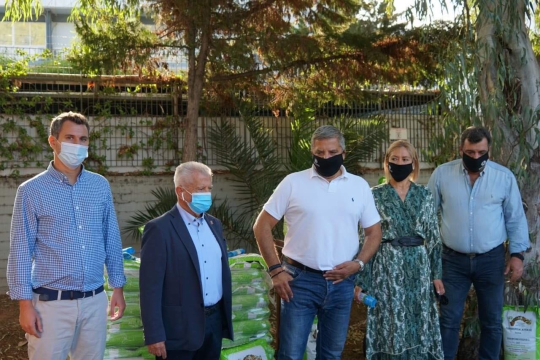 ΠΑΡΑΛΑΒΗ 2 ΝΕΩΝ ΑΠΟΡΡΙΜΜΑΤΟΦΟΡΩΝ ΚΑΙ 150 ΚΑΦΕ ΚΑΔΩΝ ΠΡΟΣΦΟΡΑ ΤΗΣ ΕΔΣΝΑ