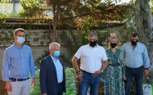 ΠΑΡΑΛΑΒΗ 2 ΝΕΩΝ ΑΠΟΡΡΙΜΜΑΤΟΦΟΡΩΝ ΚΑΙ 150 ΚΑΦΕ ΚΑΔΩΝ ΠΡΟΣΦΟΡΑ ΤΗΣ ΕΔΣΝΑ