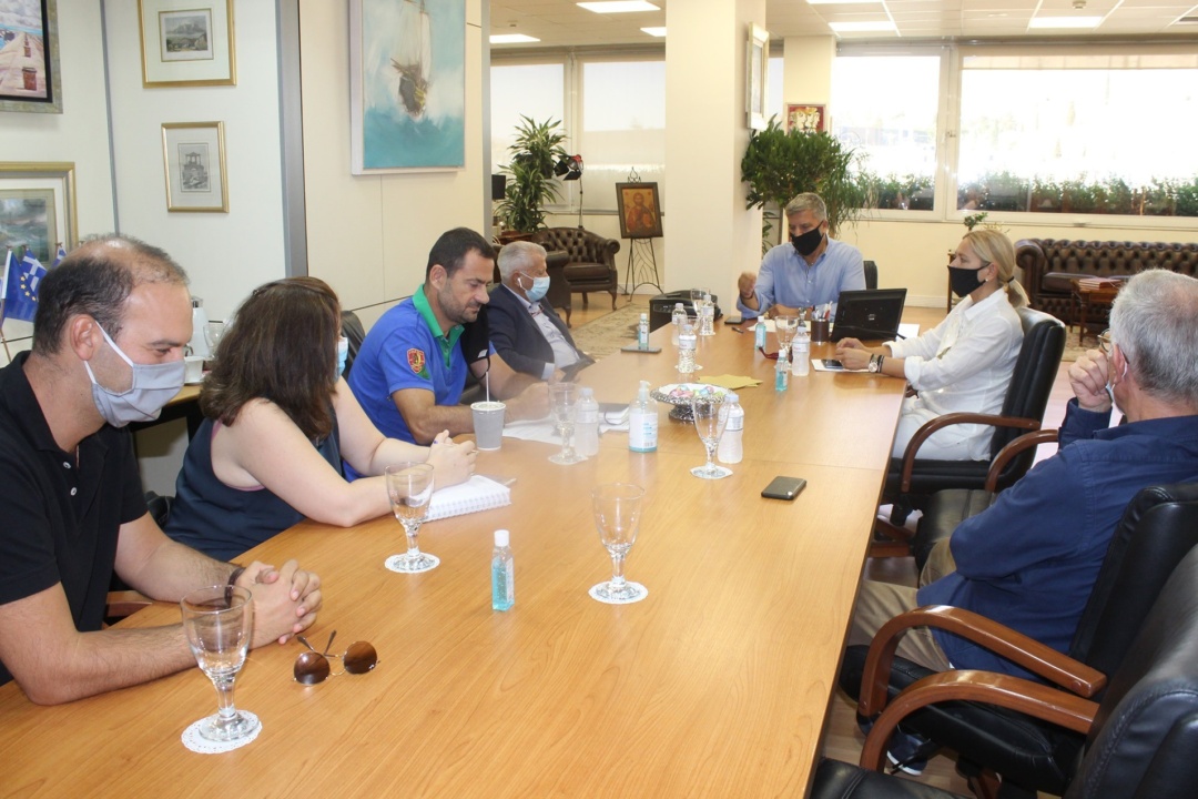 ΣΥΝΑΝΤΗΣΗ ΤΟΥ ΔΗΜΑΡΧΟΥ ΜΕ ΤΟΝ ΠΕΡΙΦΕΡΕΙΑΡΧΗ ΓΙΑ ΤΟ ΝΕΟ ΚΛΕΙΣΤΟ ΓΥΜΝΑΣΤΗΡΙΟ