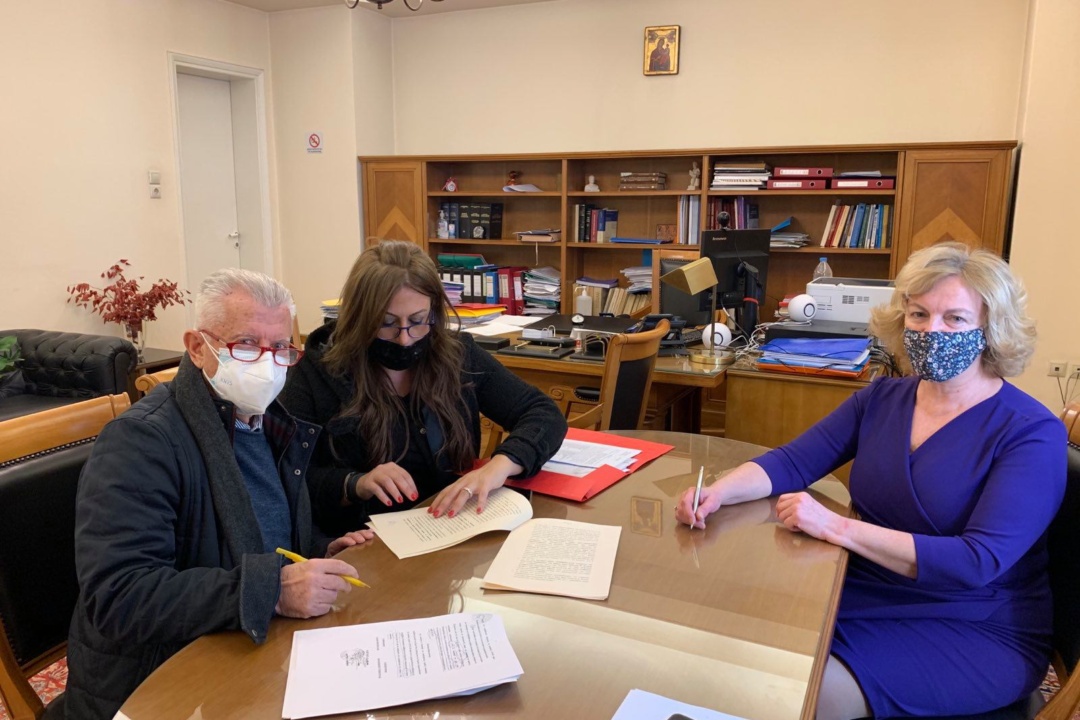 ΑΝΤΙΚΑΤΑΣΤΑΣΗ ΤΩΝ ΛΑΜΠΤΗΡΩΝ ΤΟΥ ΟΔΙΚΟΥ ΦΩΤΙΣΜΟΥ ΤΗΣ ΝΕΑΣ ΣΜΥΡΝΗΣ ΜΕ ΛΑΜΠΤΗΡΕΣ LED