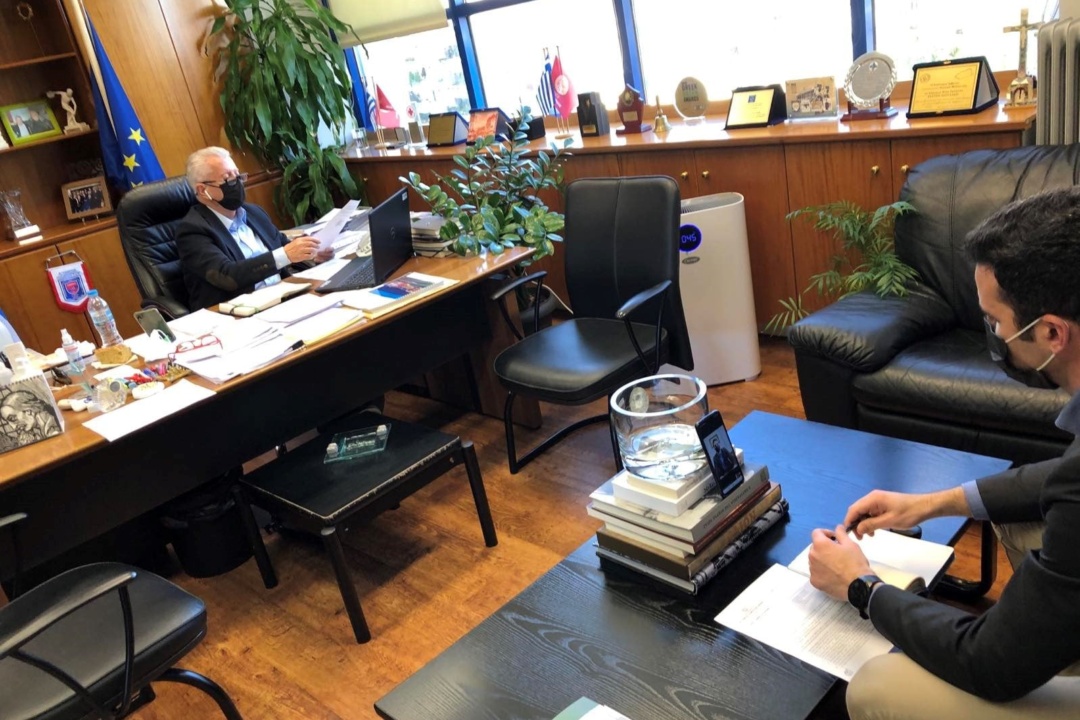 ΤΗΛΕΔΙΑΣΚΕΨΗ ΤΟΥ ΔΗΜΑΡΧΟΥ ΚΑΙ ΤΟΥ ΑΝΤΙΔΗΜΑΡΧΟΥ ΑΝΑΠΤΥΞΗΣ ΕΠΙΧΕΙΡΗΜΑΤΙΚΟΤΗΤΑΣ ΜΕ ΤΟ ΕΠΑΓΓΕΛΜΑΤΙΚΟ ΕΠΙΜΕΛΗΤΗΡΙΟ ΑΘΗΝΩΝ