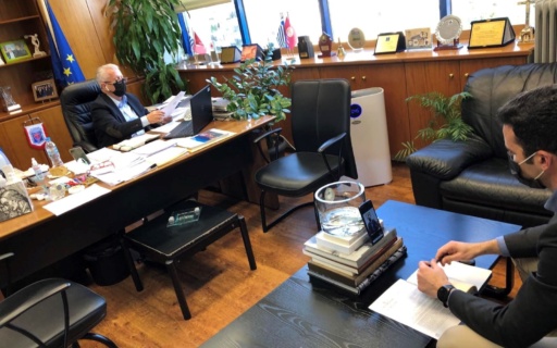 ΤΗΛΕΔΙΑΣΚΕΨΗ ΤΟΥ ΔΗΜΑΡΧΟΥ ΚΑΙ ΤΟΥ ΑΝΤΙΔΗΜΑΡΧΟΥ ΑΝΑΠΤΥΞΗΣ ΕΠΙΧΕΙΡΗΜΑΤΙΚΟΤΗΤΑΣ ΜΕ ΤΟ ΕΠΑΓΓΕΛΜΑΤΙΚΟ ΕΠΙΜΕΛΗΤΗΡΙΟ ΑΘΗΝΩΝ