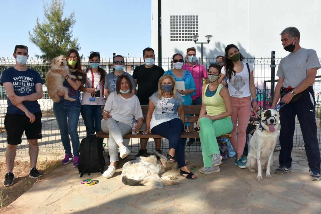 ΣΥΝΑΝΤΗΣΗ ΤΗΣ ΑΝΤΙΔΗΜΑΡΧΟΥ ΚΛΑΙΡΗΣ ΔΕΛΗΓΙΑΝΝΗ ΜΕ ΦΙΛΟΖΩΟΥΣ ΣΤΟ 1ο ΠΑΡΚΟ ΣΚΥΛΩΝ ΤΗΣ ΝΕΑΣ ΣΜΥΡΝΗΣ