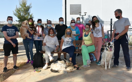 ΣΥΝΑΝΤΗΣΗ ΤΗΣ ΑΝΤΙΔΗΜΑΡΧΟΥ ΚΛΑΙΡΗΣ ΔΕΛΗΓΙΑΝΝΗ ΜΕ ΦΙΛΟΖΩΟΥΣ ΣΤΟ 1ο ΠΑΡΚΟ ΣΚΥΛΩΝ ΤΗΣ ΝΕΑΣ ΣΜΥΡΝΗΣ