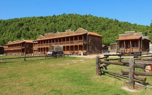 ΤΡΕΙΣ ΚΑΤΑΣΚΗΝΩΤΙΚΕΣ ΠΕΡΙΟΔΟΙ ΓΙΑ ΤΑ ΠΑΙΔΙΑ ΤΟΥ ΔΗΜΟΥ ΜΑΣ KAI AYTO TO ΚΑΛΟΚΑΙΡΙ