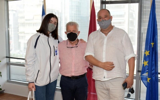 ΣΥΝΑΝΤΗΣΗ ΤΟΥ ΔΗΜΑΡΧΟΥ ΜΕ ΤΗ ΝΕΑΡΗ ΠΡΩΤΑΘΛΗΤΡΙΑ ΞΙΦΑΣΚΙΑΣ ΣΤΑΥΡΙΝΑ ΓΑΡΥΦΑΛΛΟΥ