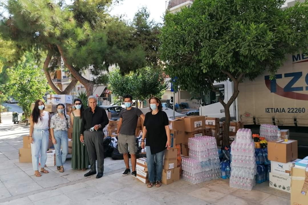 ΑΜΕΣΗ Η ΒΟΗΘΕΙΑ ΤΟΥ ΔΗΜΟΥ ΝEAΣ ΣΜΥΡΝΗΣ ΣΤΟΥΣ ΠΥΡΟΠΛΗΚΤΟΥΣ