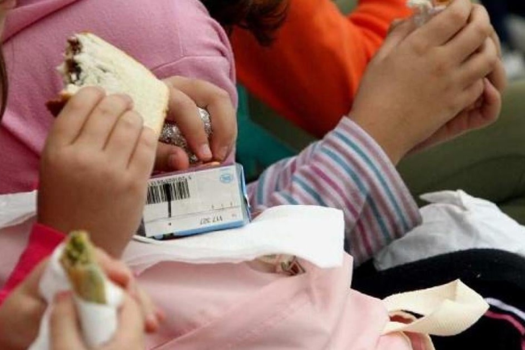 Ο Δήμος Νέας Σμύρνης παραμένει προσηλωμένος στην αντιμετώπιση των κοινωνικών προβλημάτων στην πόλη μας – Σίτιση 150 μαθητών ημερησίως με ίδιους πόρους