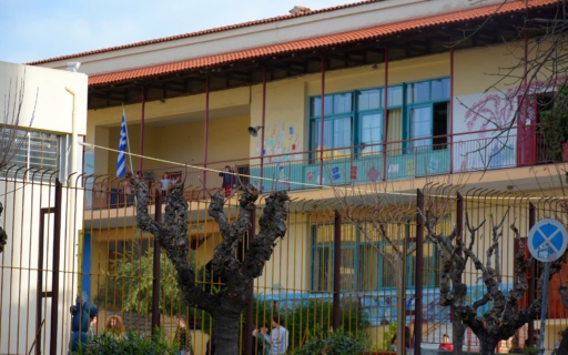 Σε κυψέλες χαράς μετατρέπονται οι αυλές των σχολείων μας
