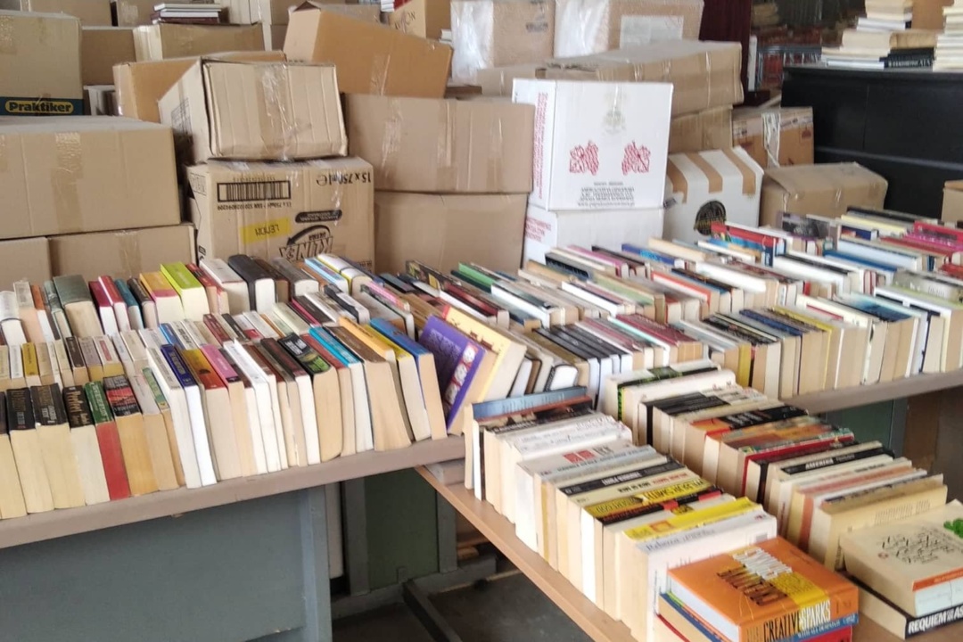 ΔΩΡΕΑ ΒΙΒΛΙΩΝ ΑΠΟ ΤΟ ΔΗΜΟ ΝΕΑΣ ΣΜΥΡΝΗΣ ΣΤΟ ΠΑΛΑΙΟΒΙΒΛΙΟΠΩΛΕΙΟ ΤΩΝ ΑΣΤΕΓΩΝ