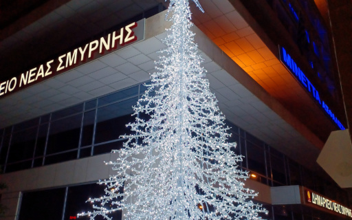 Η Νέα Σμύρνη φορά τα γιορτινά της κι υποδέχεται τα Χριστούγεννα με λάμψη και χαρά