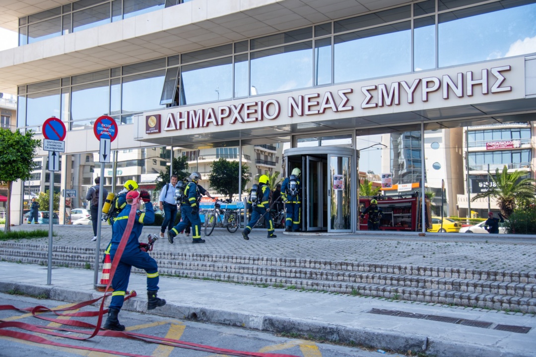 Άσκηση εκκένωσης λόγω σεισμού στο Δημαρχείο