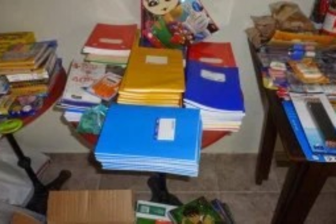 Mεγάλη η ανταπόκριση των Νεοσμυρνιωτών στο κάλεσμα για συλλογή σχολικών ειδών