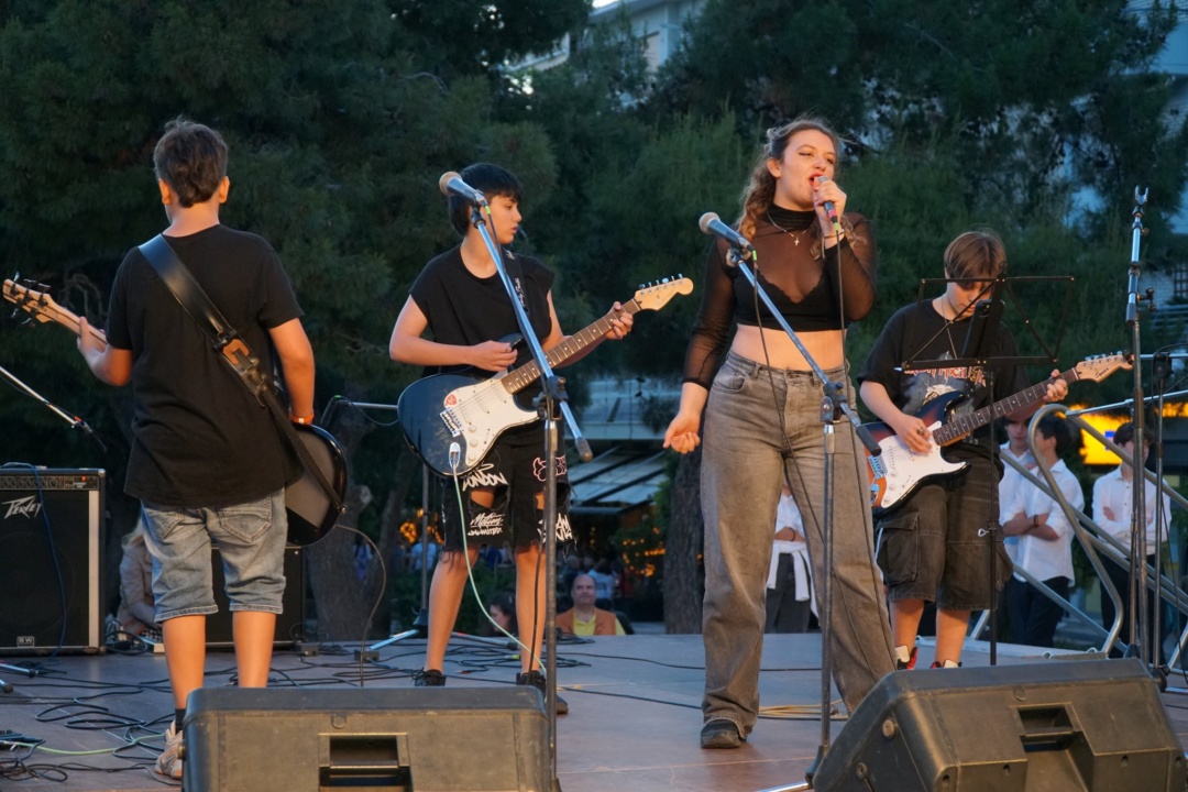 ΜΑΓΕΨΕ ΤΟ ΜΟΥΣΙΚΟ ΣΧΟΛΕΙΟ ΑΛΙΜΟΥ