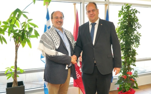 ΣΤΟΝ ΔΗΜΑΡΧΟ ΝΕΑΣ ΣΜΥΡΝΗΣ Ο ΠΡΕΣΒΗΣ ΤΗΣ ΠΑΛΑΙΣΤΙΝΗΣ