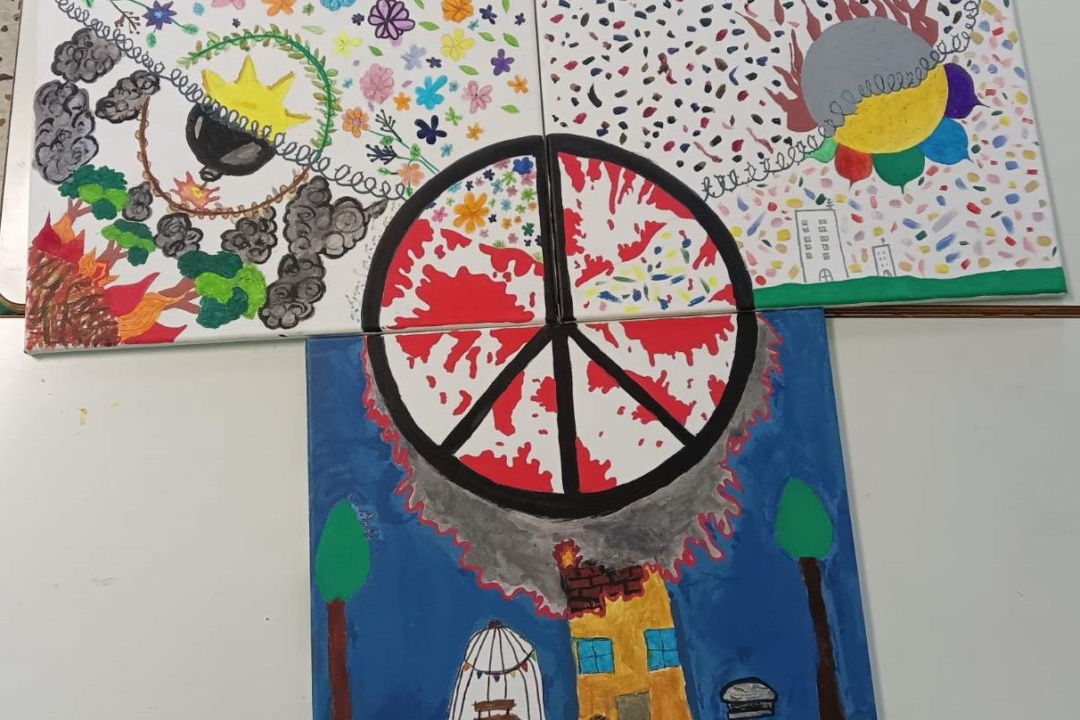 Ο ΕΛΛΗΝΙΚΟΣ ΕΡΥΘΡΟΣ ΣΤΑΥΡΟΣ ΒΡΑΒΕΥΕΙ ΣΧΟΛΕΙΟ ΤΗΣ ΝΕΑΣ ΣΜΥΡΝΗΣ