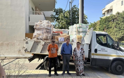 Ο ΔΗΜΟΣ Ν.ΣΜΥΡΝΗΣ ΠΑΡΕΔΩΣΕ ΣΤΟ ΔΗΜΟ ΠΕΝΤΕΛΗΣ ΕΙΔΗ ΑΝΑΓΚΗΣ ΓΙΑ ΤΟΥΣ ΠΥΡΟΠΑΘΕΙΣ