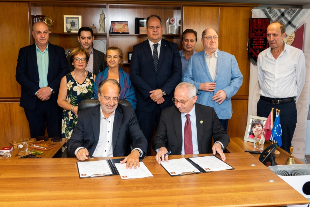 Η ΝΕΑ ΣΜΥΡΝΗ ΑΔΕΛΦΟΠΟΙΗΘΗΚΕ ΜΕ ΤΗΝ ΠΑΛΑΙΣΤΙΝΙΑΚΗ ΠΟΛΗ ΝΑΜΠΛΟΥΣ