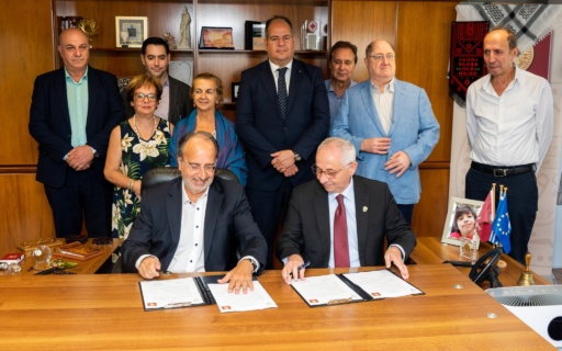 Η ΝΕΑ ΣΜΥΡΝΗ ΑΔΕΛΦΟΠΟΙΗΘΗΚΕ ΜΕ ΤΗΝ ΠΑΛΑΙΣΤΙΝΙΑΚΗ ΠΟΛΗ ΝΑΜΠΛΟΥΣ