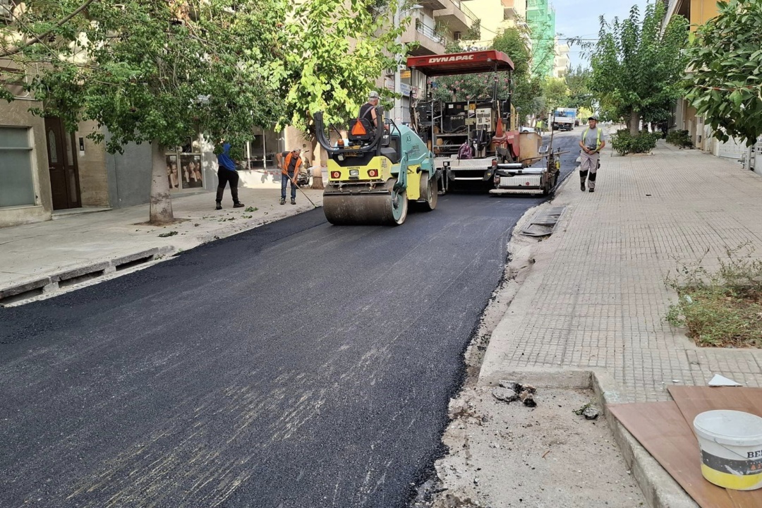 ΕΓΙΝΑΝ ΑΣΦΑΛΤΟΣΤΡΩΣΕΙΣ ΣΕ 35 ΔΡΟΜΟΥΣ & ΣΥΝΕΧΙΖΟΝΤΑΙ