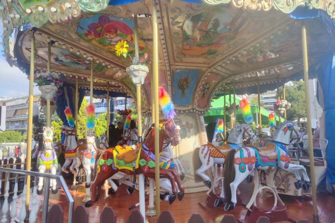 Ο ΔΗΜΟΣ ΝΕΑΣ ΣΜΥΡΝΗΣ ΔΙΠΛΑ ΣΤΑ ΠΑΙΔΙΑ ΤΩΝ ΕΥΑΛΩΤΩΝ ΟΙΚΟΓΕΝΕΙΩΝ