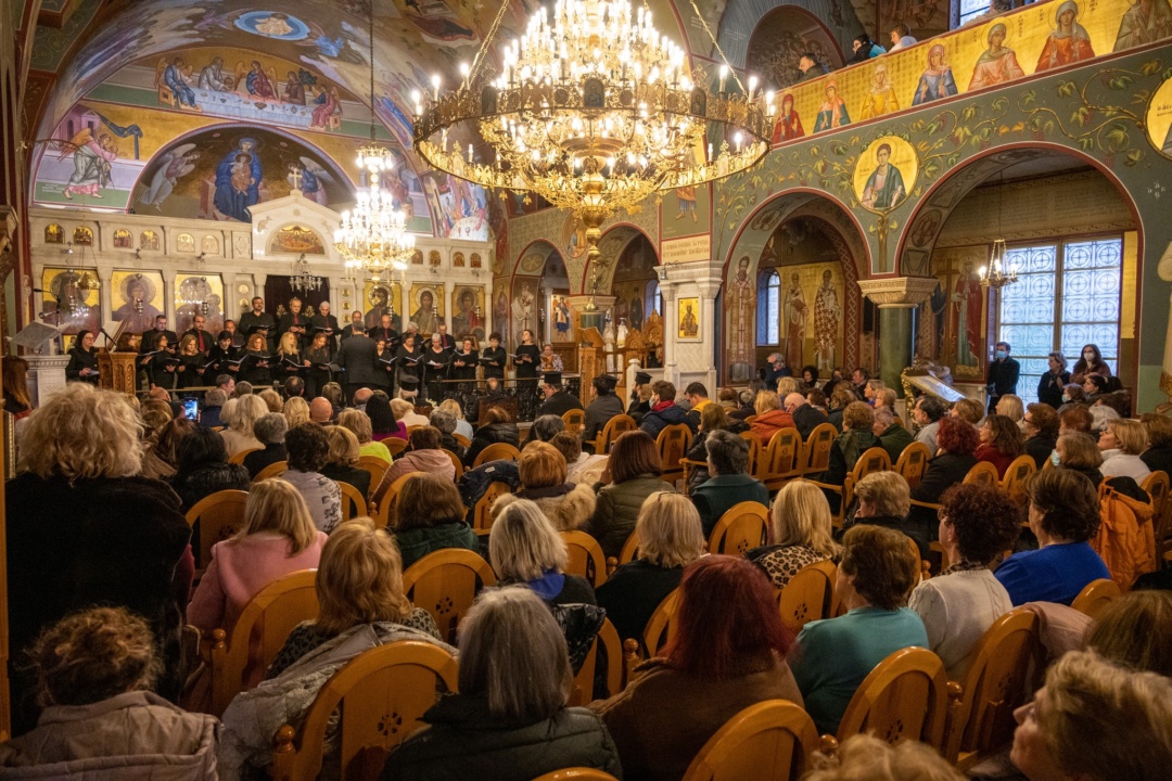 ΠΛΗΘΟΣ, ΠΑΘΟΣ ΚΑΙ ΚΑΤΑΝΥΞΗ ΣΤΗΝ ΘΡΗΣΚΕΥΤΙΚΗ ΣΥΝΑΥΛΙΑ ΤΗΣ ΑΓΙΑΣ ΠΑΡΑΣΚΕΥΗΣ