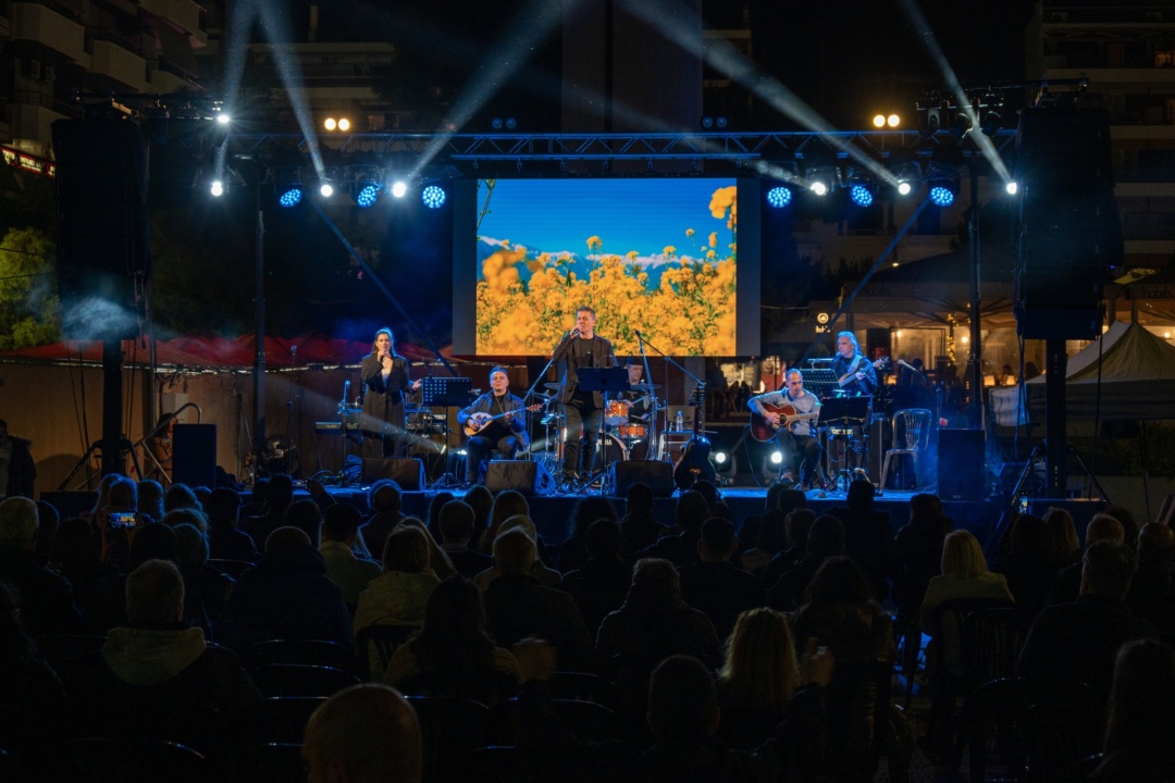 ΜΕΛΩΔΙΚΟ ΤΑΞΙΔΙ ΜΕ ΤΟΝ ΠΑΥΛΟ ΚΑΡΠΟΔΙΝΗ