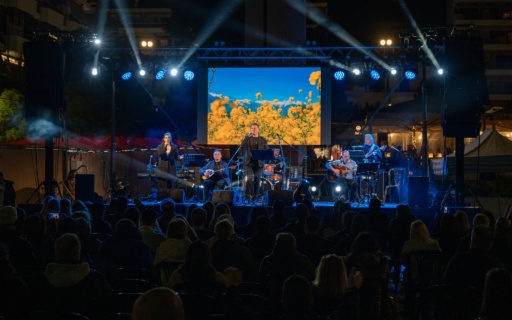 ΜΕΛΩΔΙΚΟ ΤΑΞΙΔΙ ΜΕ ΤΟΝ ΠΑΥΛΟ ΚΑΡΠΟΔΙΝΗ