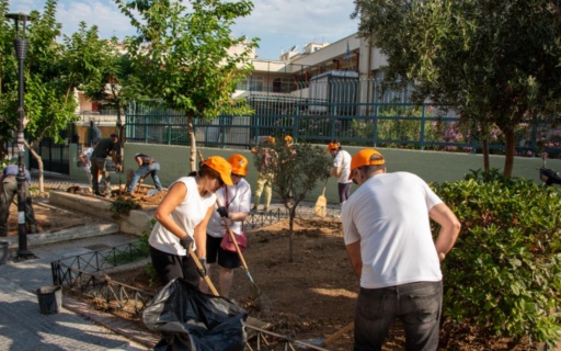 ΕΘΕΛΟΝΤΕΣ ΤΟΥ ΔΗΜΟΥ ΚΑΙ ΥΠΗΡΕΣΙΑ ΠΡΑΣΙΝΟΥ “ΖΩΝΤΑΝΕΨΑΝ” ΤΟΝ ΠΕΖΟΔΡΟΜΟ ΤΗΣ ΟΔΟΥ ΘΡΑΚΗΣ