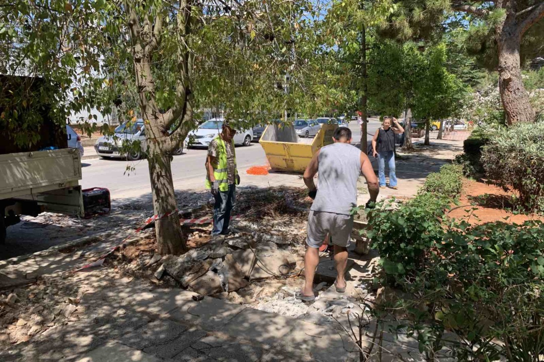 ΞΕΚΙΝΗΣΕ Η ΕΠΙΣΚΕΥΗ ΤΩΝ ΦΘΑΡΜΕΝΩΝ ΠΕΖΟΔΡΟΜΙΩΝ ΤΗΣ ΠΟΛΗΣ