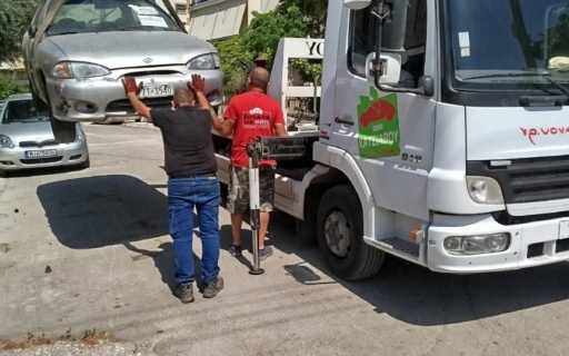 ΞΕΚΙΝΗΣΕ ΜΑΖΙΚΑ Η ΑΠΟΜΑΚΡΥΝΣΗ ΕΓΚΑΤΑΛΕΛΕΙΜΜΕΝΩΝ ΟΧΗΜΑΤΩΝ