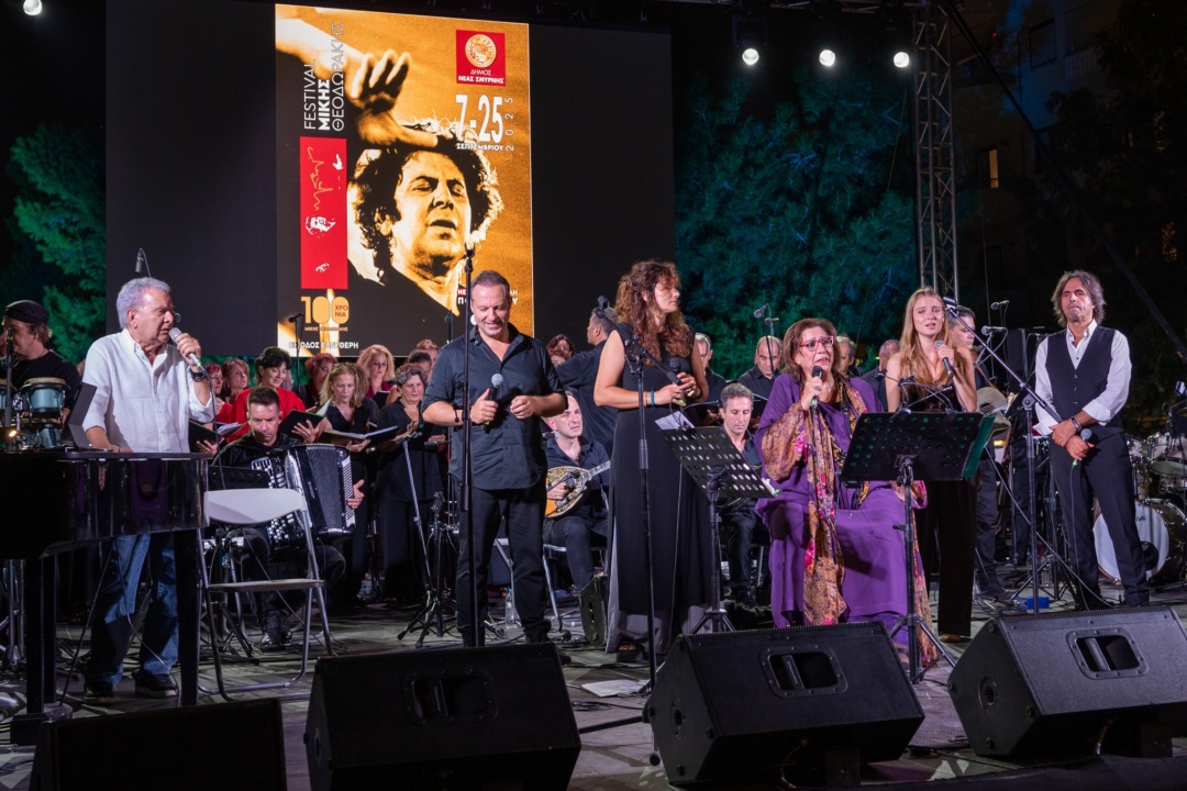 ΣΥΓΚΙΝΗΣΗ ΚΑΙ ΠΑΘΟΣ ΣΤΗΝ ΤΕΛΕΥΤΑΙΑ ΣΥΝΑΥΛΙΑ ΓΙΑ ΤΟΝ ΜΙΚΗ