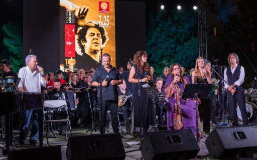 ΣΥΓΚΙΝΗΣΗ ΚΑΙ ΠΑΘΟΣ ΣΤΗΝ ΤΕΛΕΥΤΑΙΑ ΣΥΝΑΥΛΙΑ ΓΙΑ ΤΟΝ ΜΙΚΗ