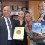 ΣΤΟ ΔΗΜΑΡΧΕΙΟ ΝΕΑΣ ΣΜΥΡΝΗΣ Ο ΔΗΜΑΡΧΟΣ ΤΕΝΕΔΟΥ