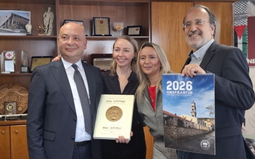 ΣΤΟ ΔΗΜΑΡΧΕΙΟ ΝΕΑΣ ΣΜΥΡΝΗΣ Ο ΔΗΜΑΡΧΟΣ ΤΕΝΕΔΟΥ