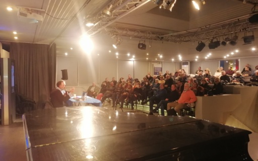 ΣΥΝΕΧΕΣ ΤΟ ΕΝΔΙΑΦΕΡΟΝ ΓΙΑ ΤΑ ΣΕΜΙΝΑΡΙΑ ΠΟΛΙΤΙΚΗΣ & ΙΣΤΟΡΙΑΣ