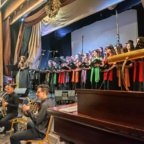 ΥΨΗΛΗ ΠΟΙΟΤΗΤΑ ΚΑΙ ΠΛΗΘΟΣ ΚΟΣΜΟΥ ΣΤΗ ΣΥΝΑΥΛΙΑ ΜΕ ΤΟΝ ΜΕΛΟΠΟΙΗΜΕΝΟ ΠΑΛΑΜΑ