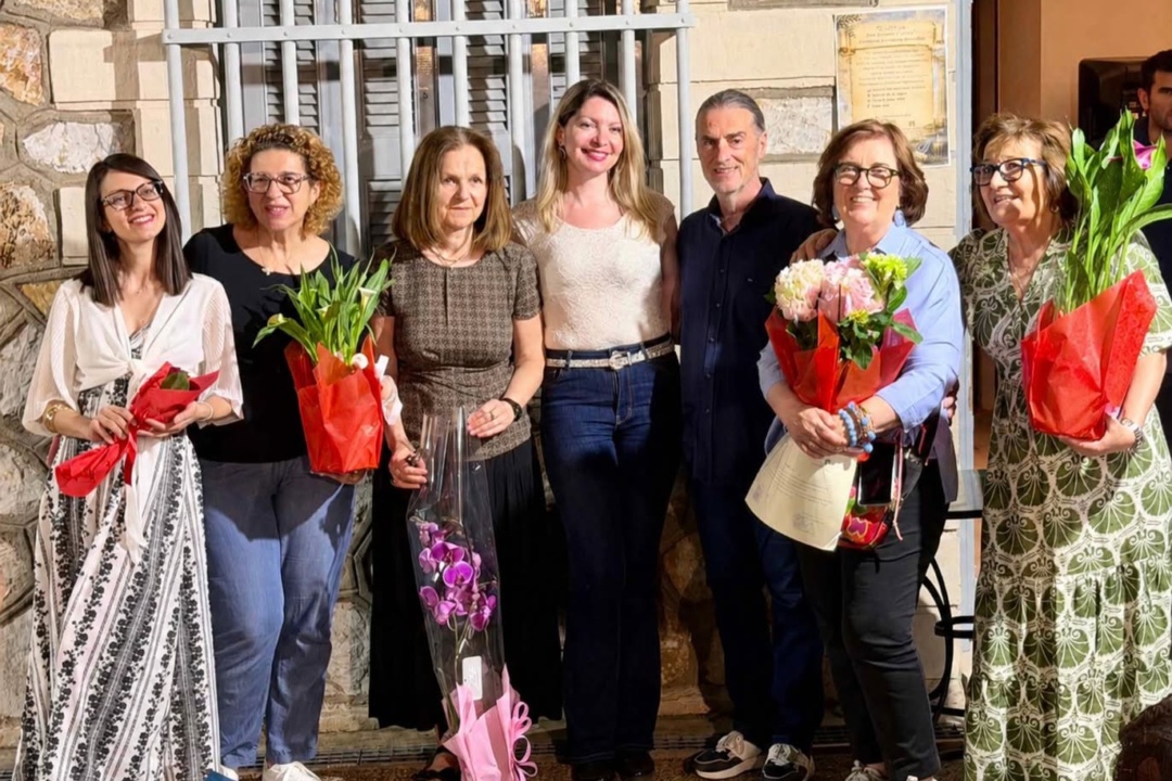 ΟΛΟΚΛΗΡΩΘΗΚΕ Η ΠΡΩΤΗ ΧΡΟΝΙΑ ΤΩΝ ΜΑΘΗΜΑΤΩΝ ΕΛΛΗΝΙΚΩΝ ΓΙΑ ΕΝΗΛΙΚΕΣ